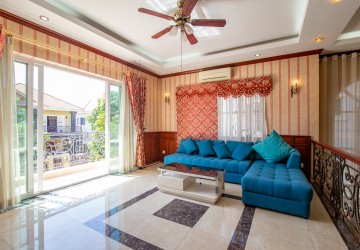 4 Bedroom Villa For Rent - Tonle Bassac, Phnom Penh thumbnail