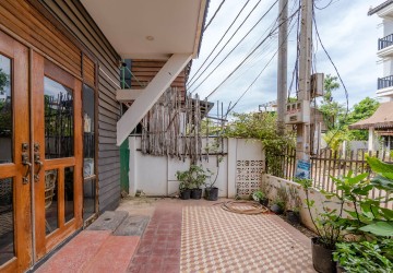 13 Bedroom Commercial Shophouse For Sale - Wat Damnak, Siem Reap thumbnail