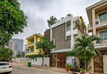 5 Bedroom Villa For Rent - Koh Pich, Phnom Penh thumbnail