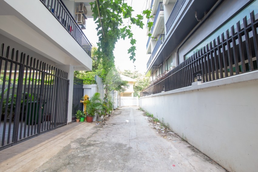 2 Bedroom Apartment For Rent - Tonle Bassac, Phnom Penh