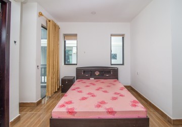 2 Bedroom Apartment For Rent - Tonle Bassac, Phnom Penh  thumbnail