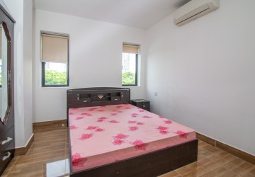 2 Bedroom Apartment For Rent - Tonle Bassac, Phnom Penh  thumbnail