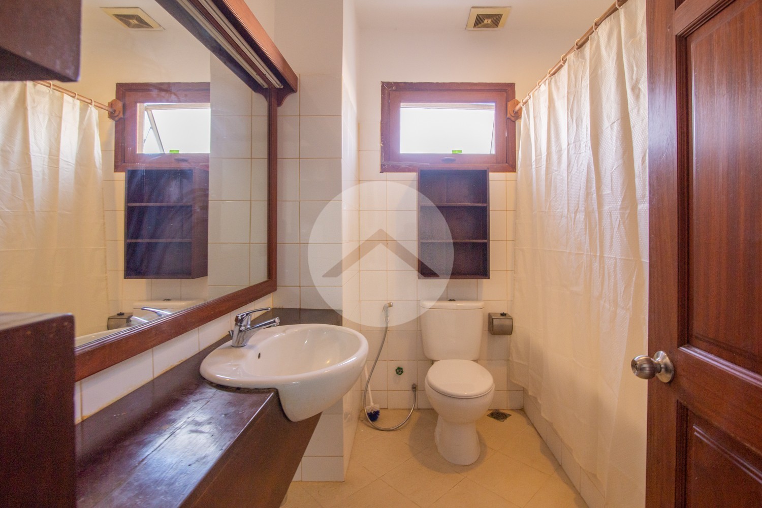 1 Bedroom Apartment For Rent - BKK1, Phnom Penh - Image 10