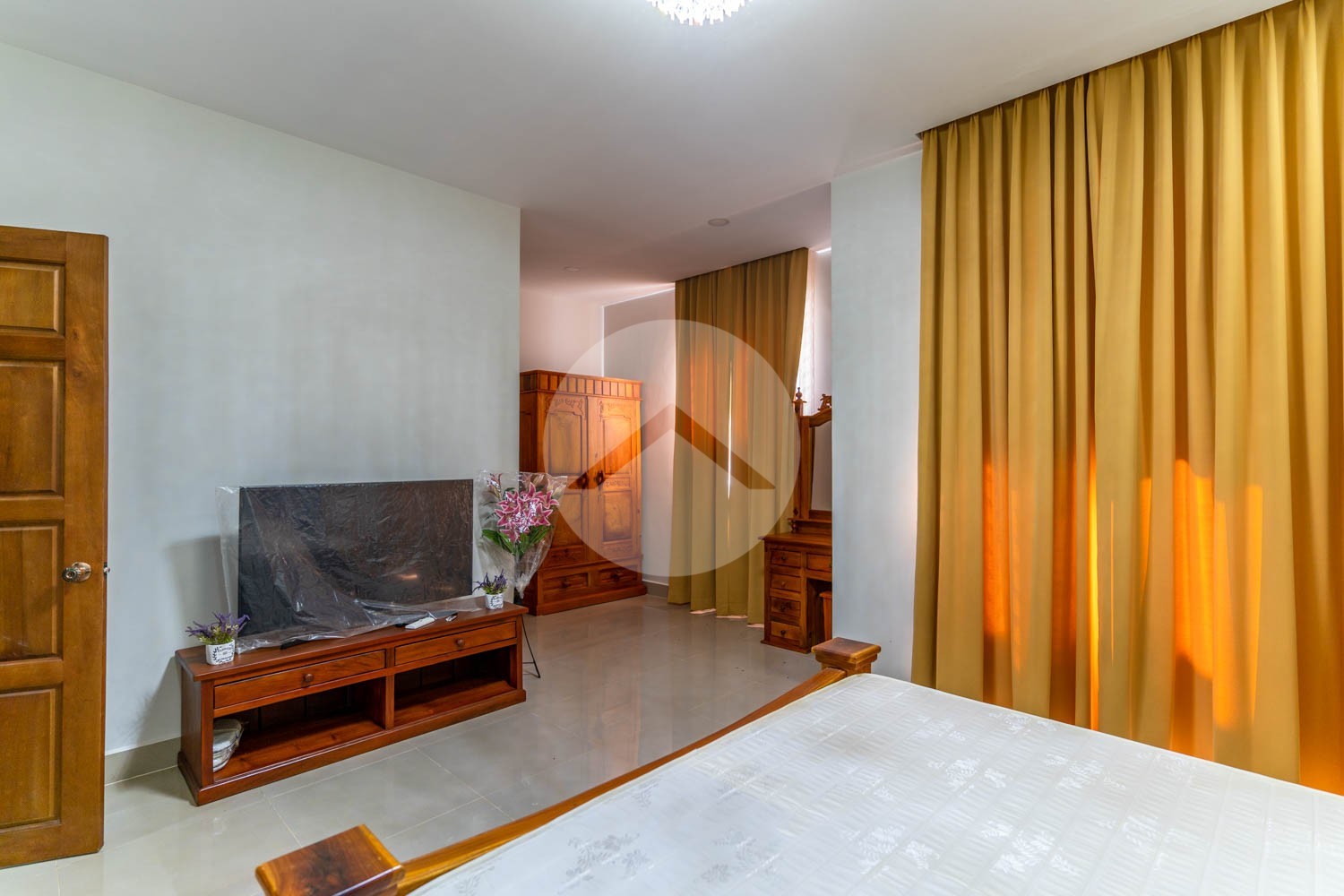 4 Bedroom Villa For Rent - Svay Dangkum, Siem Reap - Image 15