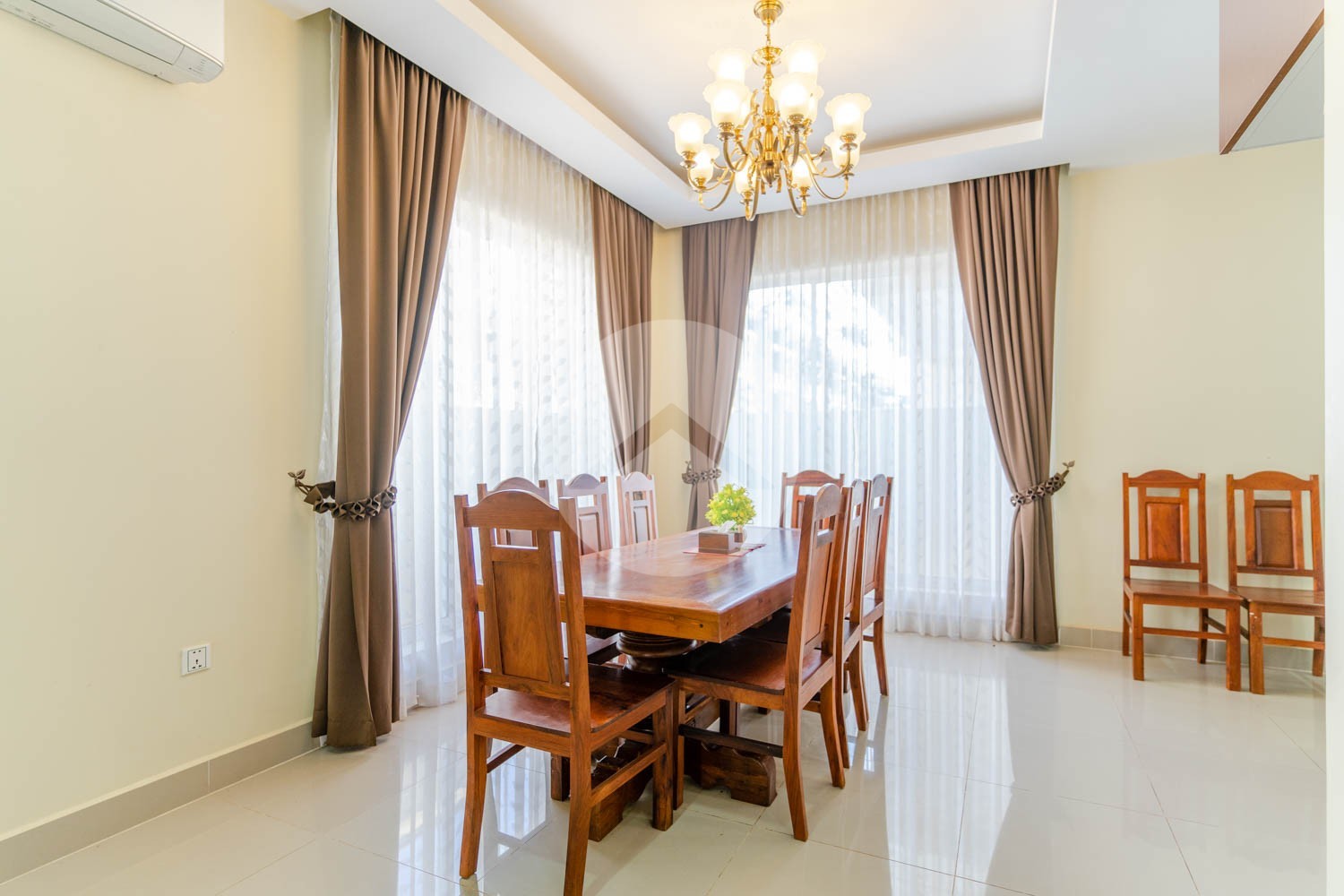 4 Bedroom Villa For Rent - Svay Dangkum, Siem Reap - Image 7