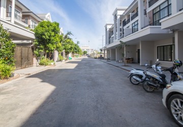 4 Bedroom Linked House For Rent - PH The Star Diamond, Phnom Penh thumbnail