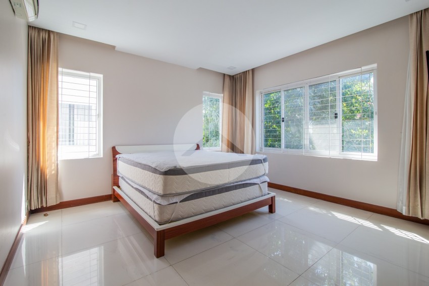 4 Bedroom Villa For Rent - Tonle Bassac, Phnom Penh