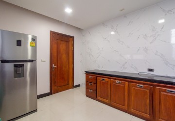 4 Bedroom Villa For Rent - Tonle Bassac, Phnom Penh thumbnail