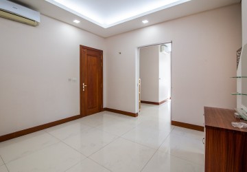 4 Bedroom Villa For Rent - Tonle Bassac, Phnom Penh thumbnail