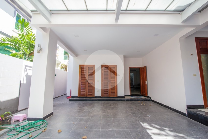 4 Bedroom Villa For Rent - Tonle Bassac, Phnom Penh