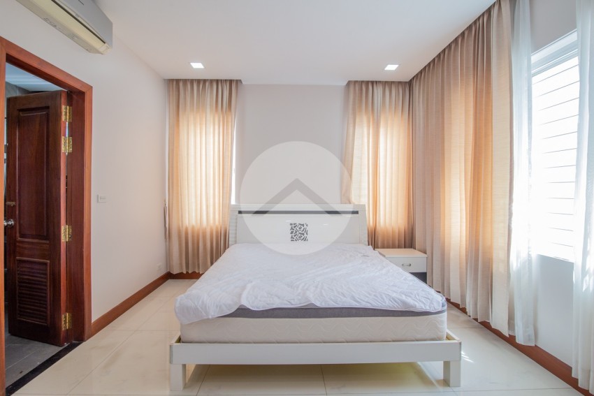 4 Bedroom Villa For Rent - Tonle Bassac, Phnom Penh