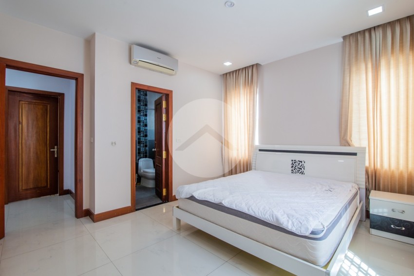 4 Bedroom Villa For Rent - Tonle Bassac, Phnom Penh