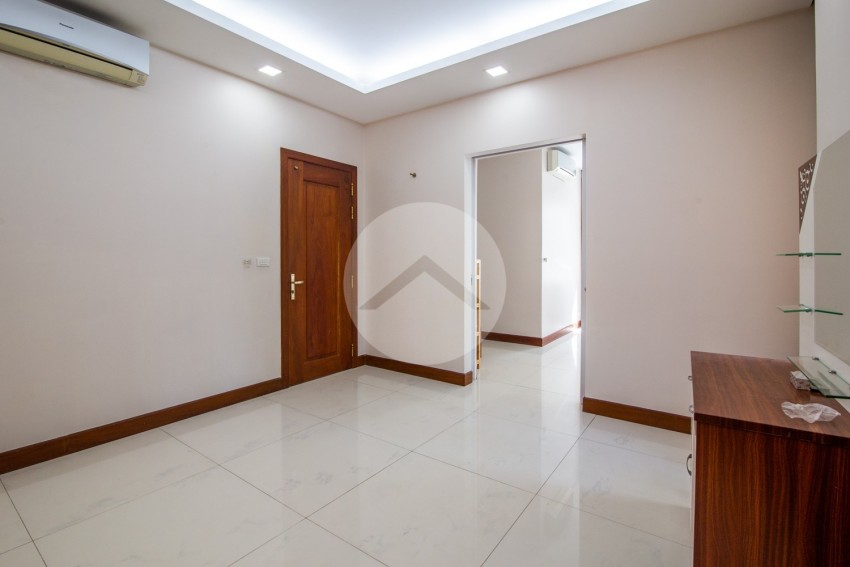 4 Bedroom Villa For Rent - Tonle Bassac, Phnom Penh