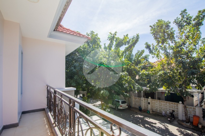 4 Bedroom Villa For Rent - Tonle Bassac, Phnom Penh