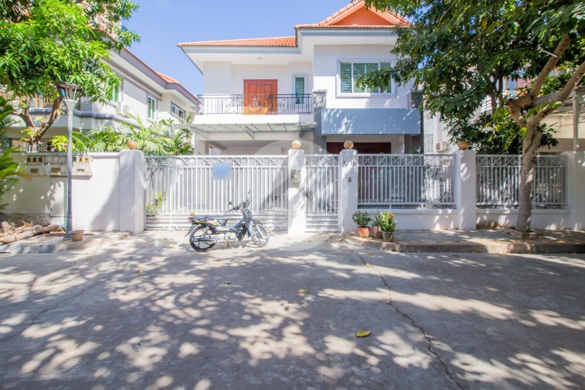 4 Bedroom Villa For Rent - Tonle Bassac, Phnom Penh