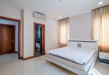 4 Bedroom Villa For Rent - Tonle Bassac, Phnom Penh thumbnail