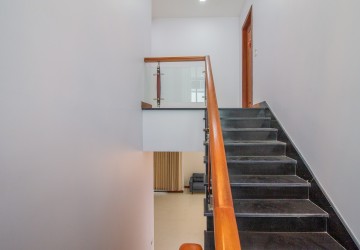 4 Bedroom Villa For Rent - Tonle Bassac, Phnom Penh thumbnail