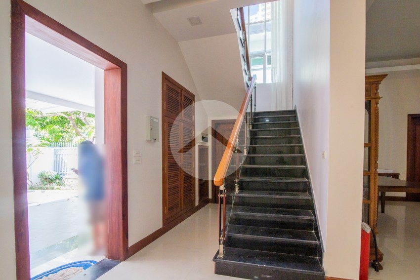 4 Bedroom Villa For Rent - Tonle Bassac, Phnom Penh