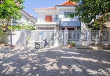 4 Bedroom Villa For Rent - Tonle Bassac, Phnom Penh thumbnail