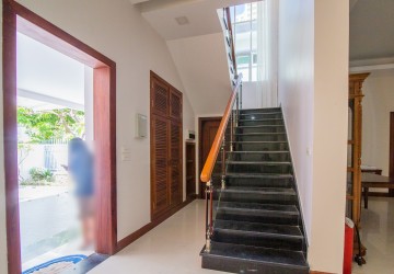 4 Bedroom Villa For Rent - Tonle Bassac, Phnom Penh thumbnail