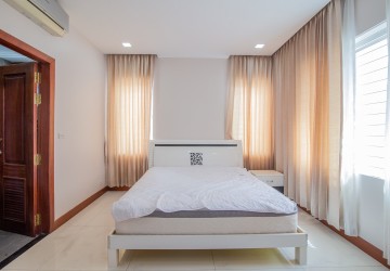 4 Bedroom Villa For Rent - Tonle Bassac, Phnom Penh thumbnail