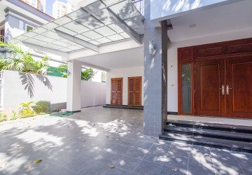 4 Bedroom Villa For Rent - Tonle Bassac, Phnom Penh thumbnail