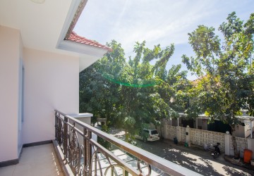 4 Bedroom Villa For Rent - Tonle Bassac, Phnom Penh thumbnail