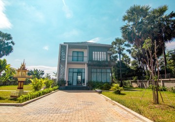 4 Bedroom Villa For Sale - Svay Dangkum, Siem Reap thumbnail