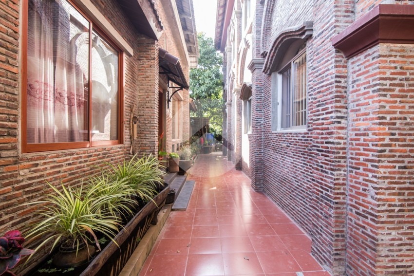 6 Bedroom Villa For Sale - Kakab, Phnom Penh