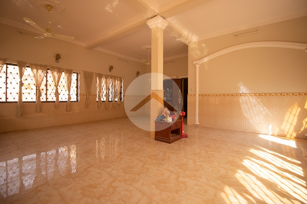 7 Bedroom Commercial Shophouse For Rent- Sok San Road, Siem Reap - Image 13