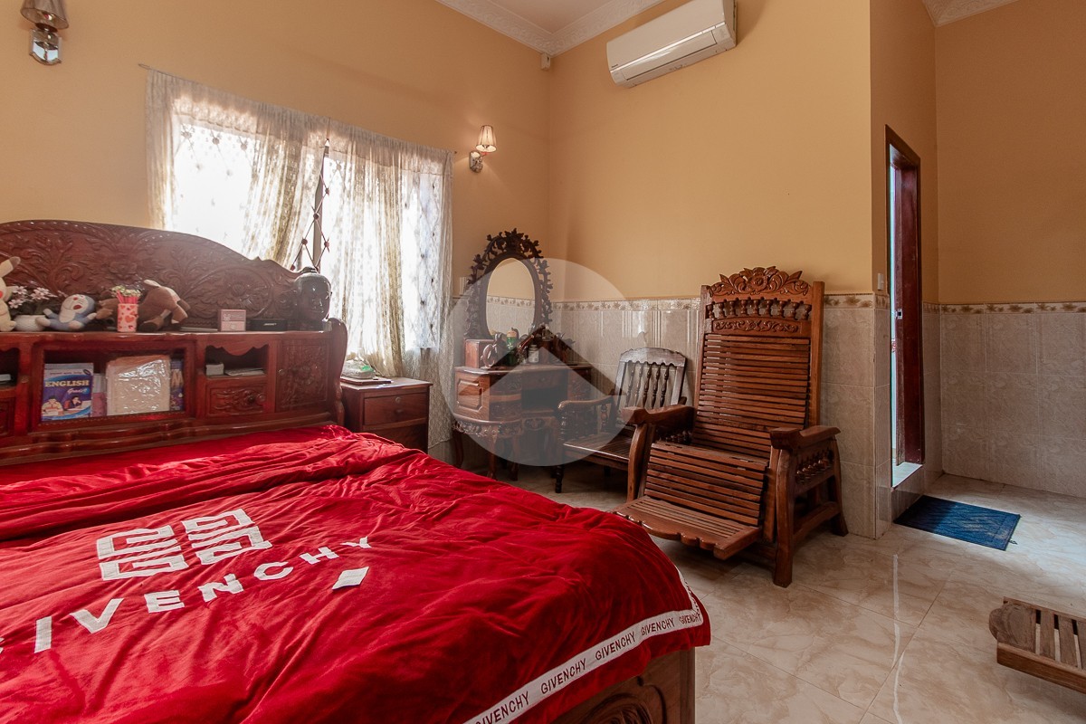 7 Bedroom Commercial Shophouse For Rent- Sok San Road, Siem Reap - Image 10
