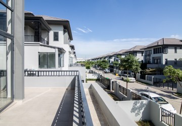 6 Bedroom Queen Villa For Sale - Chip Mong 60m, Khan Meanchey, Phnom Penh thumbnail