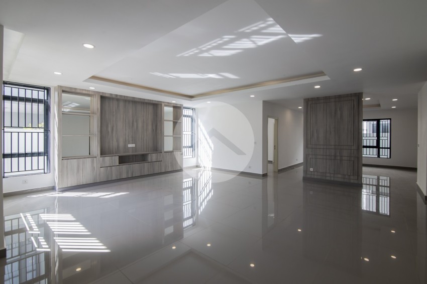 6 Bedroom Queen Villa For Sale - Chip Mong 60m, Khan Meanchey, Phnom Penh