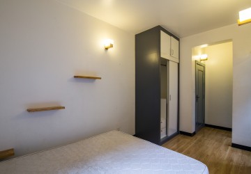 Renovated 2 Bedroom Apartment For Rent - Tonle Bassac, Phnom Penh thumbnail