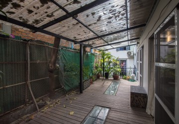 Renovated 2 Bedroom Apartment For Rent - Tonle Bassac, Phnom Penh thumbnail