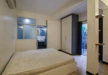 Renovated 2 Bedroom Apartment For Rent - Tonle Bassac, Phnom Penh thumbnail