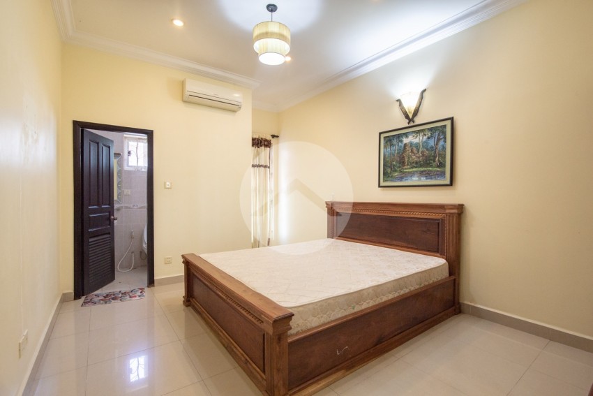 3 Bedrooms Villa For Rent - Bassac Garden, Phnom Penh
