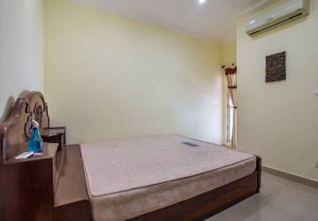 3 Bedrooms Villa For Rent - Bassac Garden, Phnom Penh thumbnail