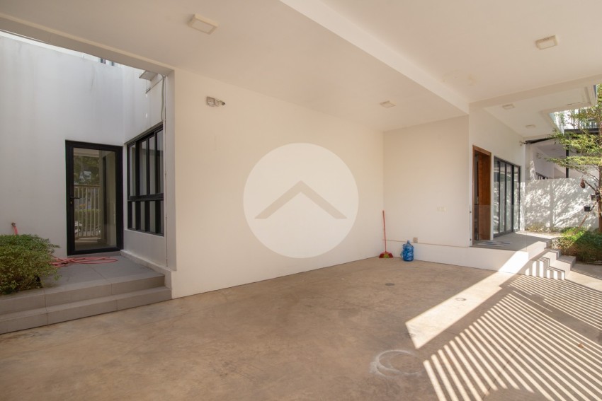 5 Bedroom Villa For Rent - Sras Chork, Phnom Penh