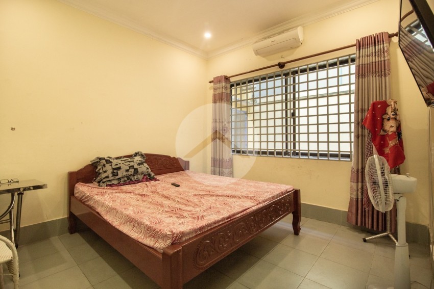 10 Bedroom Villa For Sale - Tonle Bassac, Phnom Penh