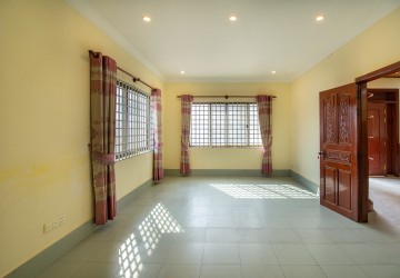 10 Bedroom Villa For Sale - Tonle Bassac, Phnom Penh thumbnail