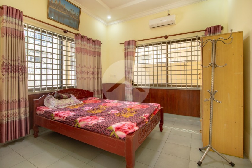 10 Bedroom Villa For Sale - Tonle Bassac, Phnom Penh