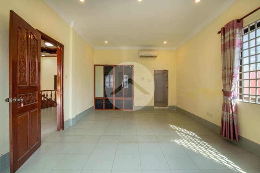 10 Bedroom Villa For Sale - Tonle Bassac, Phnom Penh