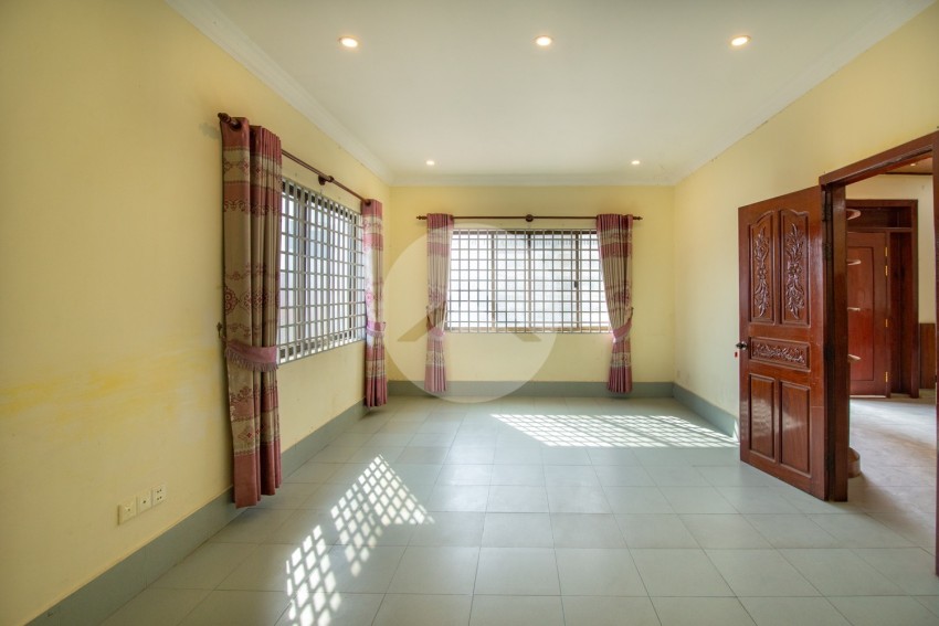 10 Bedroom Villa For Sale - Tonle Bassac, Phnom Penh