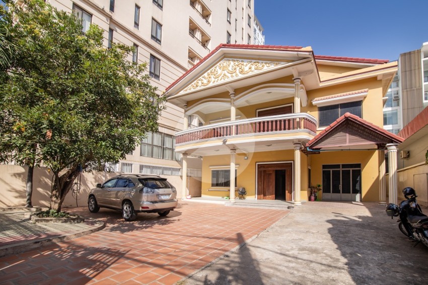 10 Bedroom Villa For Sale - Tonle Bassac, Phnom Penh