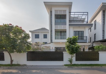 6 Bedroom Villa For Rent - Chak Angrae Kraom, Phnom Penh thumbnail
