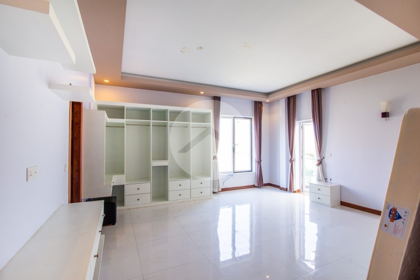 7 Bedroom Villa For Rent - Tonle Bassac, Phnom Penh