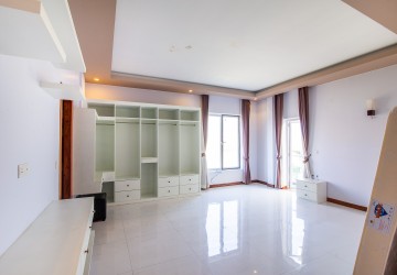 7 Bedroom Villa For Rent - Tonle Bassac, Phnom Penh thumbnail