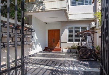 4 Bedroom Link House For Rent - Khan Chbar Ampov, Phnom Penh thumbnail