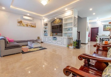 4 Bedroom Villa For Sale - Svay Thom, Siem Reap thumbnail